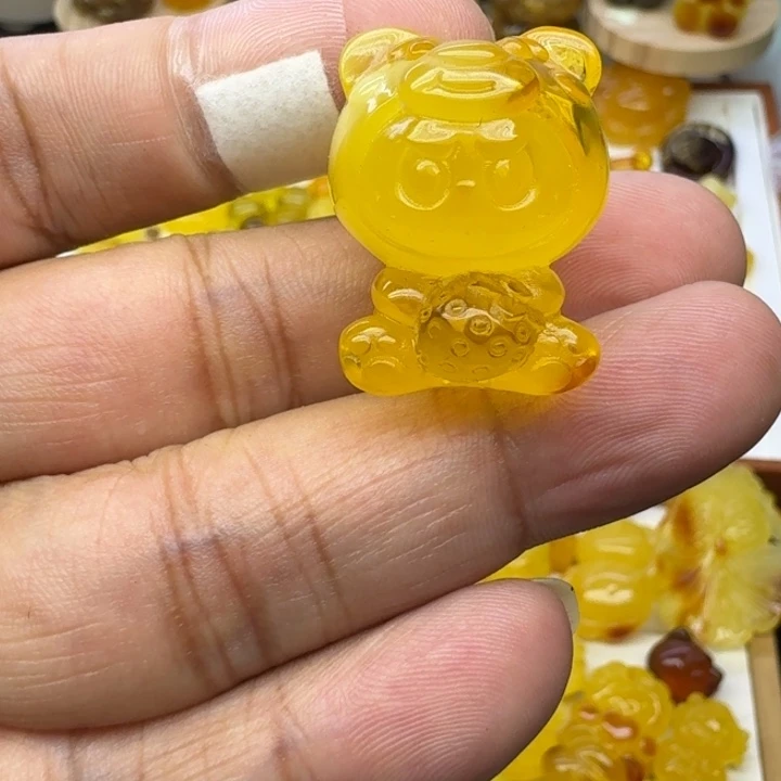 琥珀未镶嵌颈饰草莓拉布布