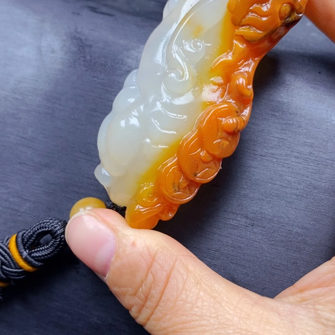 石英质玉（黄龙玉）颈饰未镶嵌