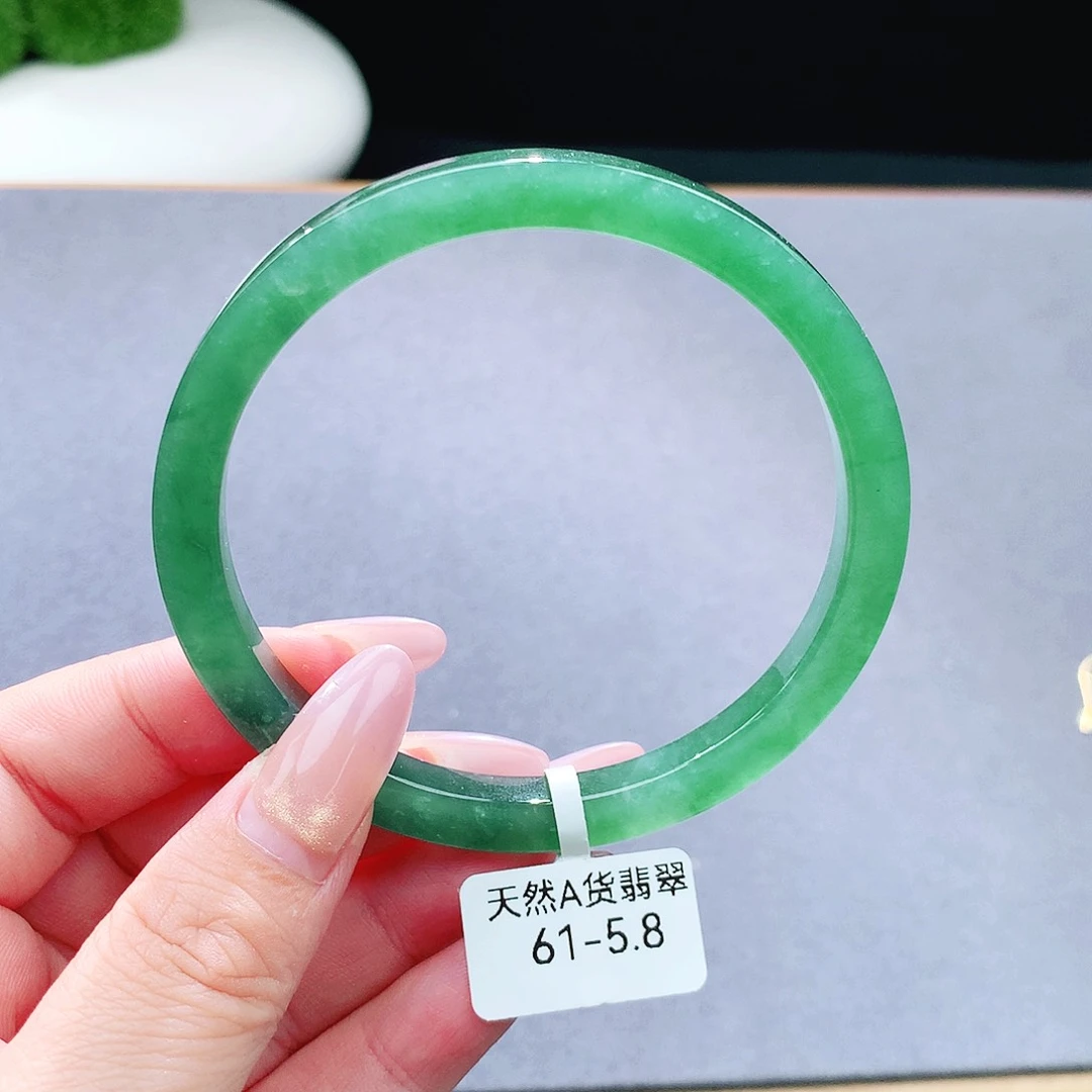 未镶嵌手镯（圆镯）翡翠