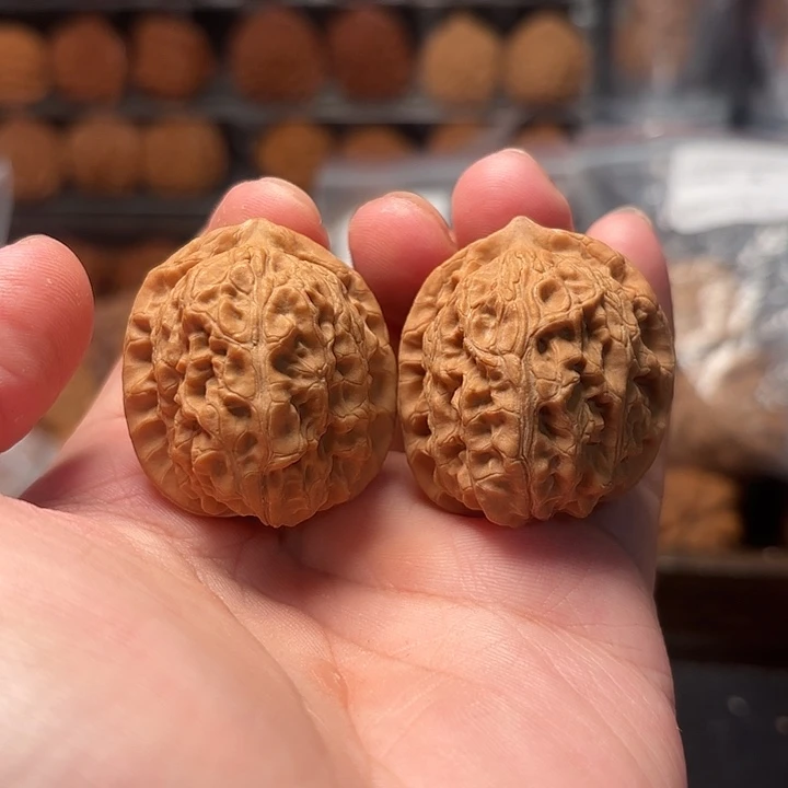 1文玩核桃火麒麟33-539