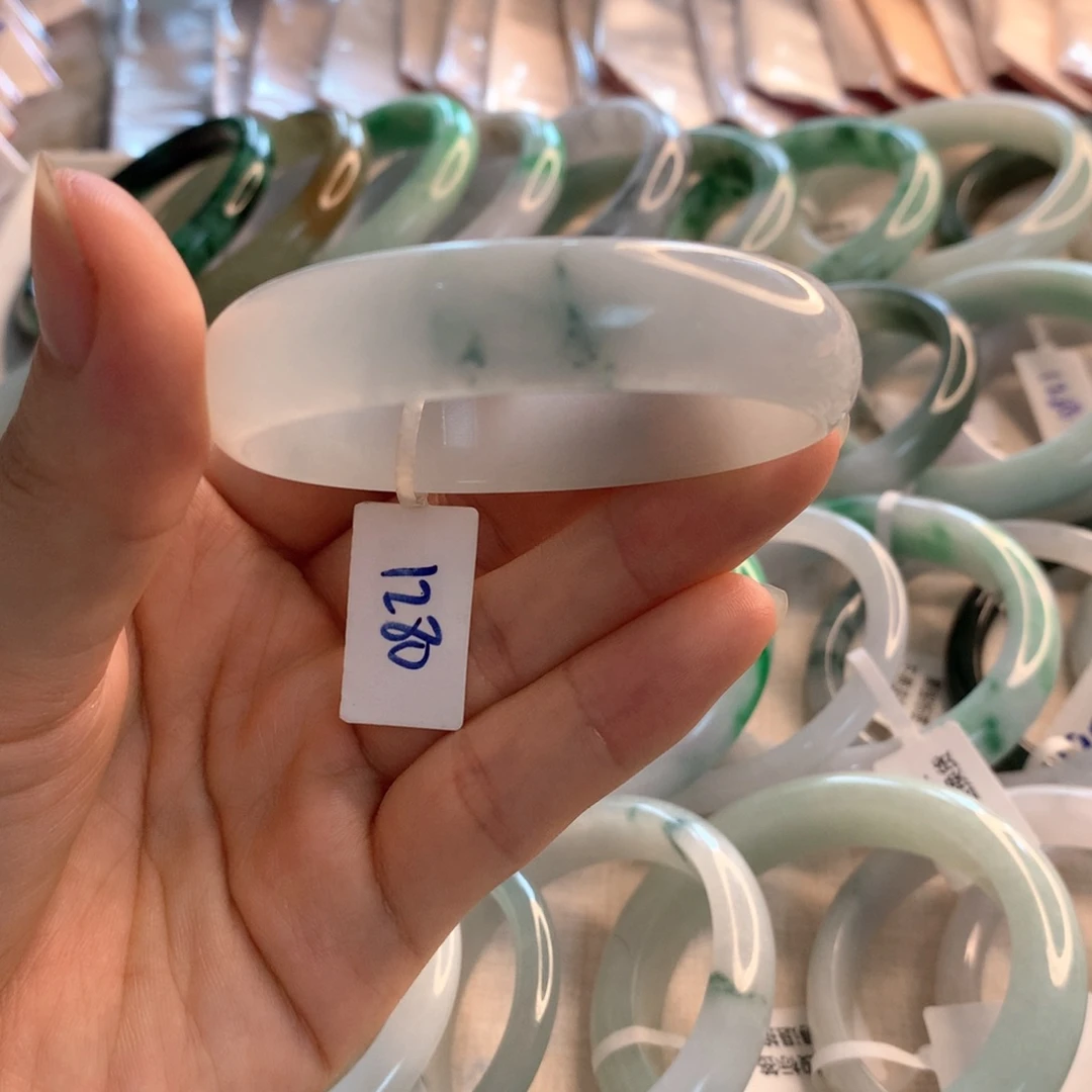 翡翠手镯未镶嵌贵妃飘花52.8