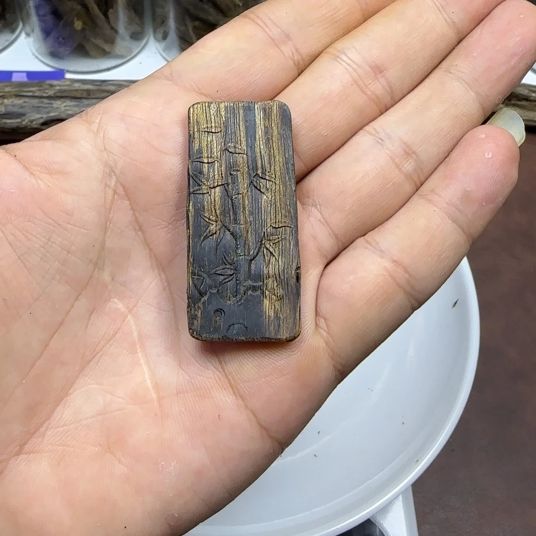 沉香沉香碎屑沉水紫奇排