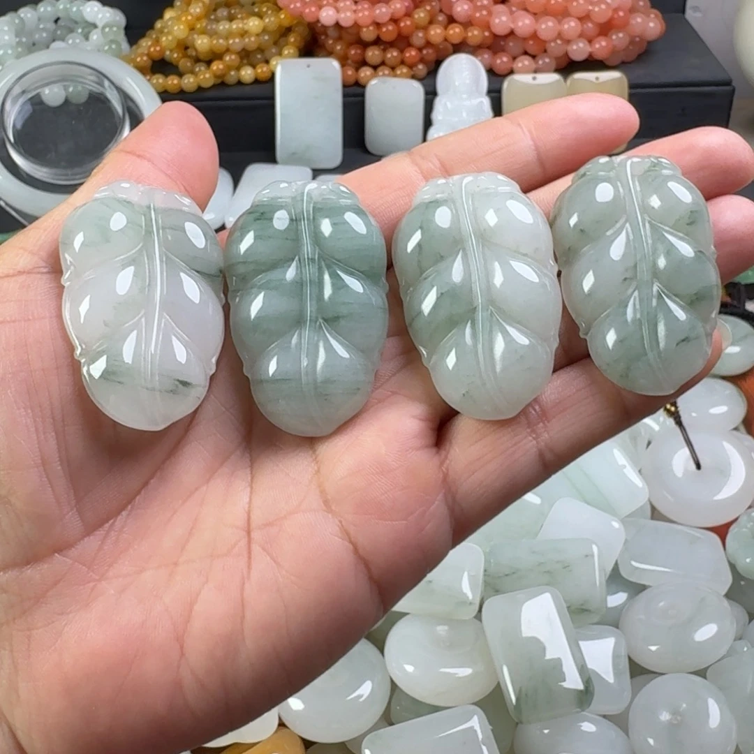 石英质玉未镶嵌颈饰大叶子