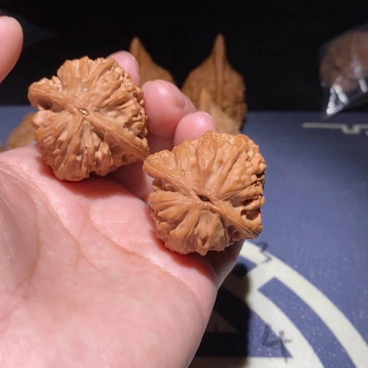 登***4文玩核桃吊坠鸡心