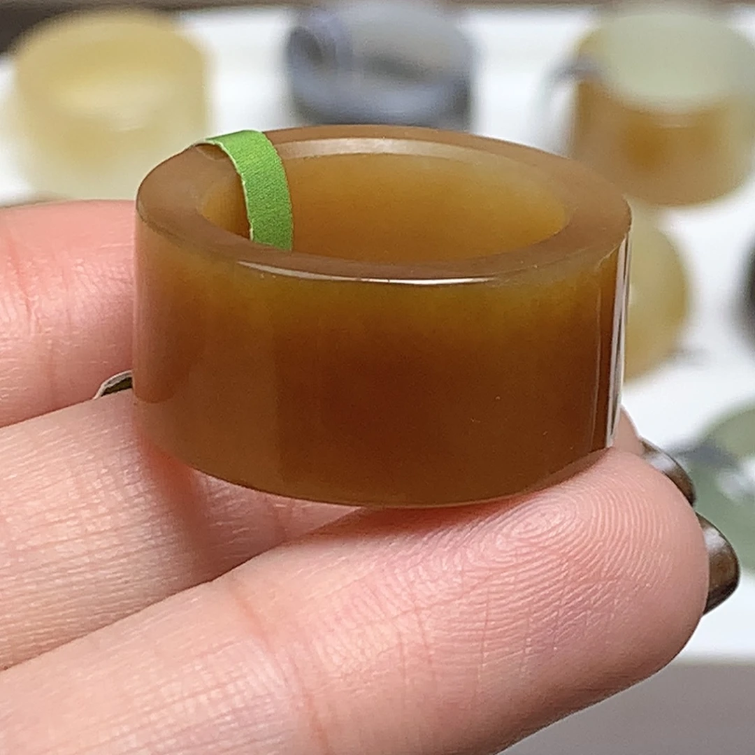 未镶嵌戒指和田玉