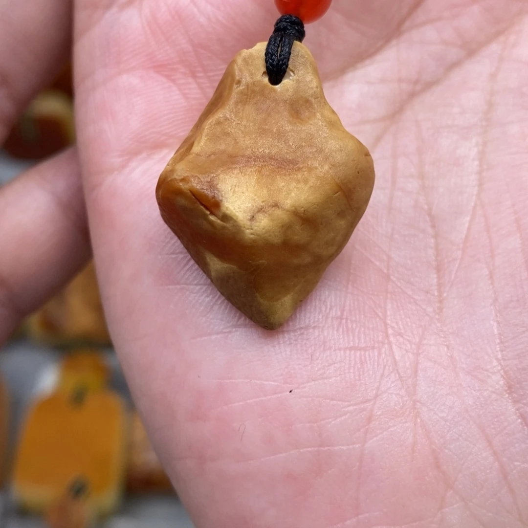 未镶嵌琥珀珠宝奇石