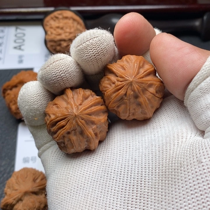 大***少文玩核桃把件玉玺