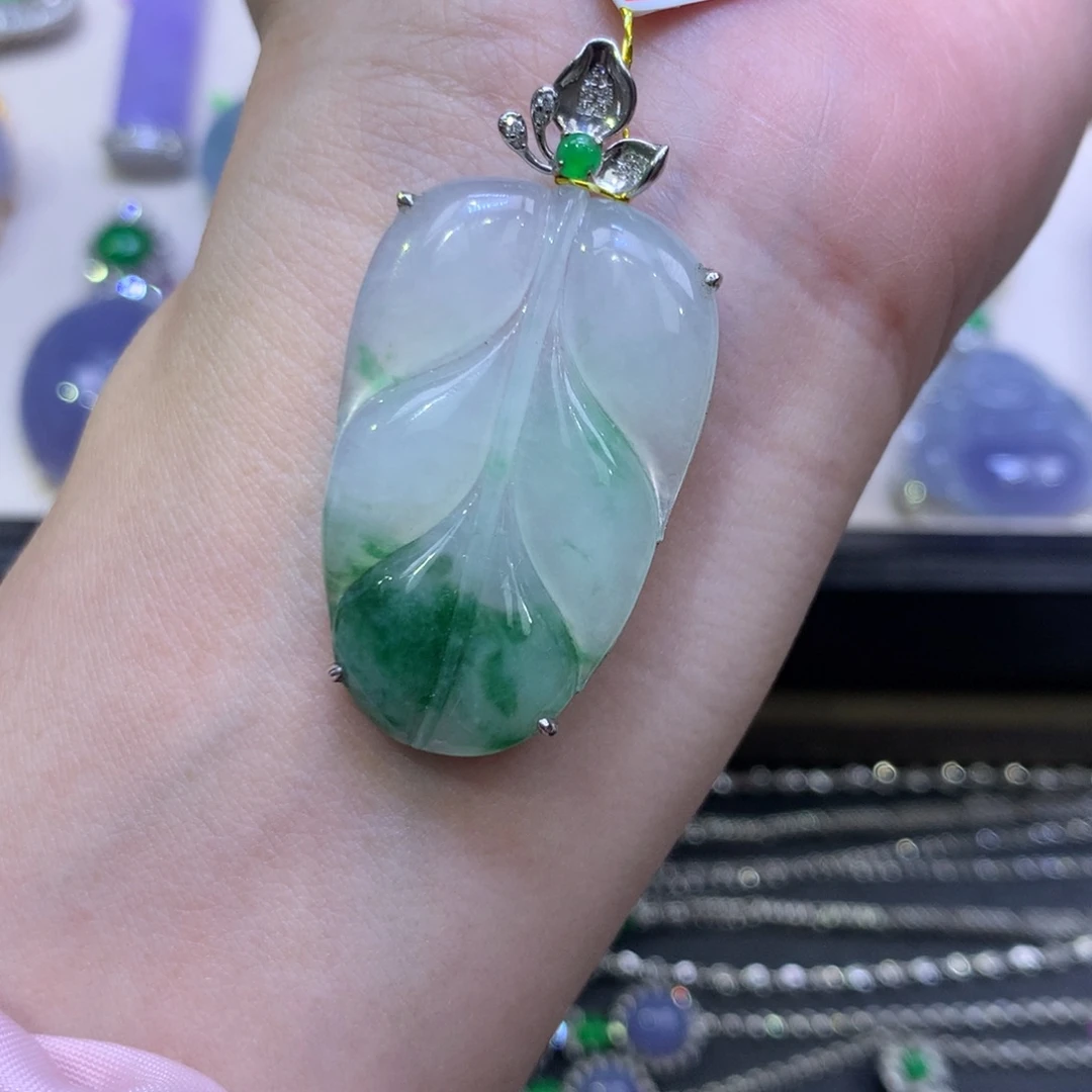 翡翠18K金镶嵌颈饰