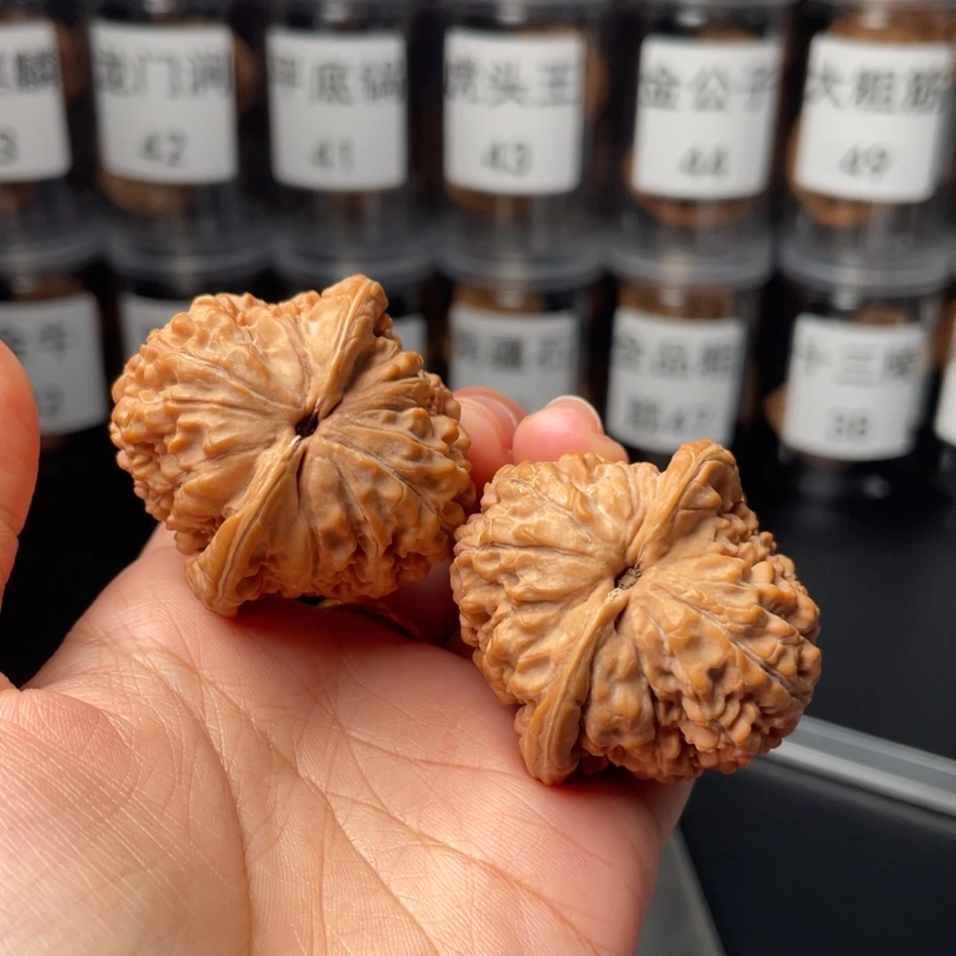 ⌘***人把件文玩核桃42莲花