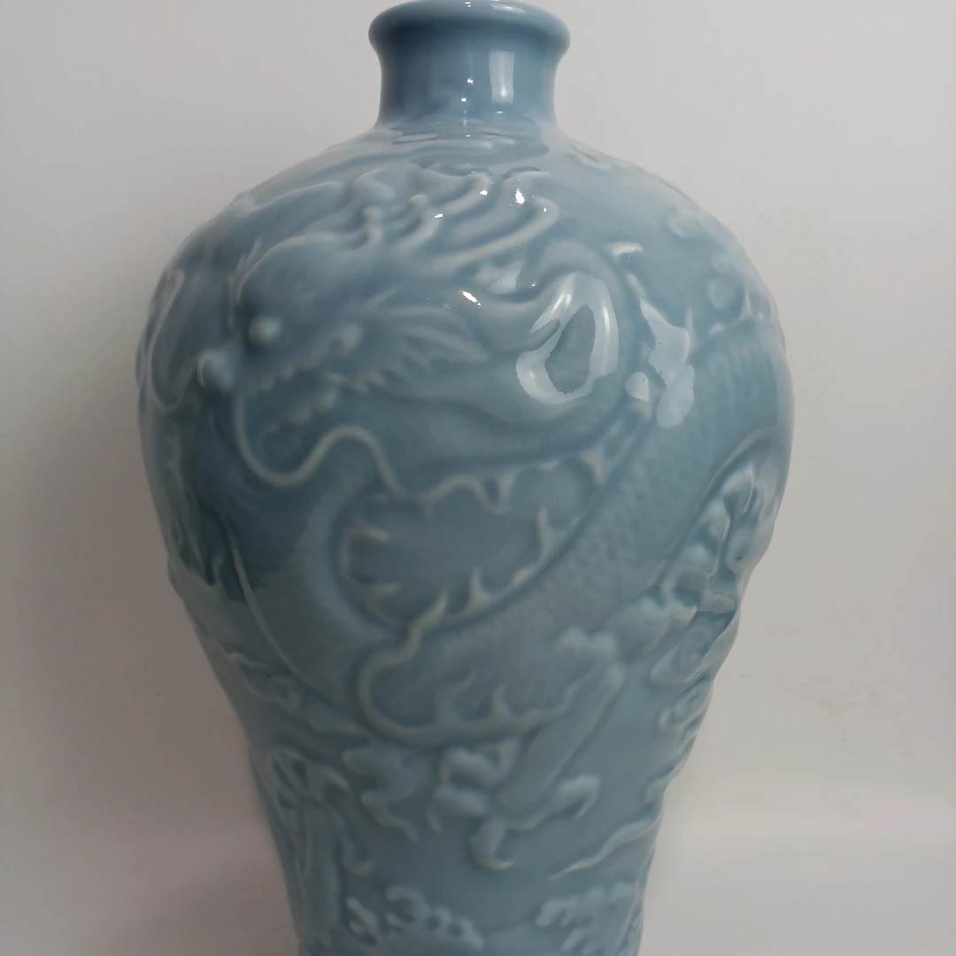 天青釉雕刻龙纹陶瓷梅瓶高33厘米直径17厘米仿古