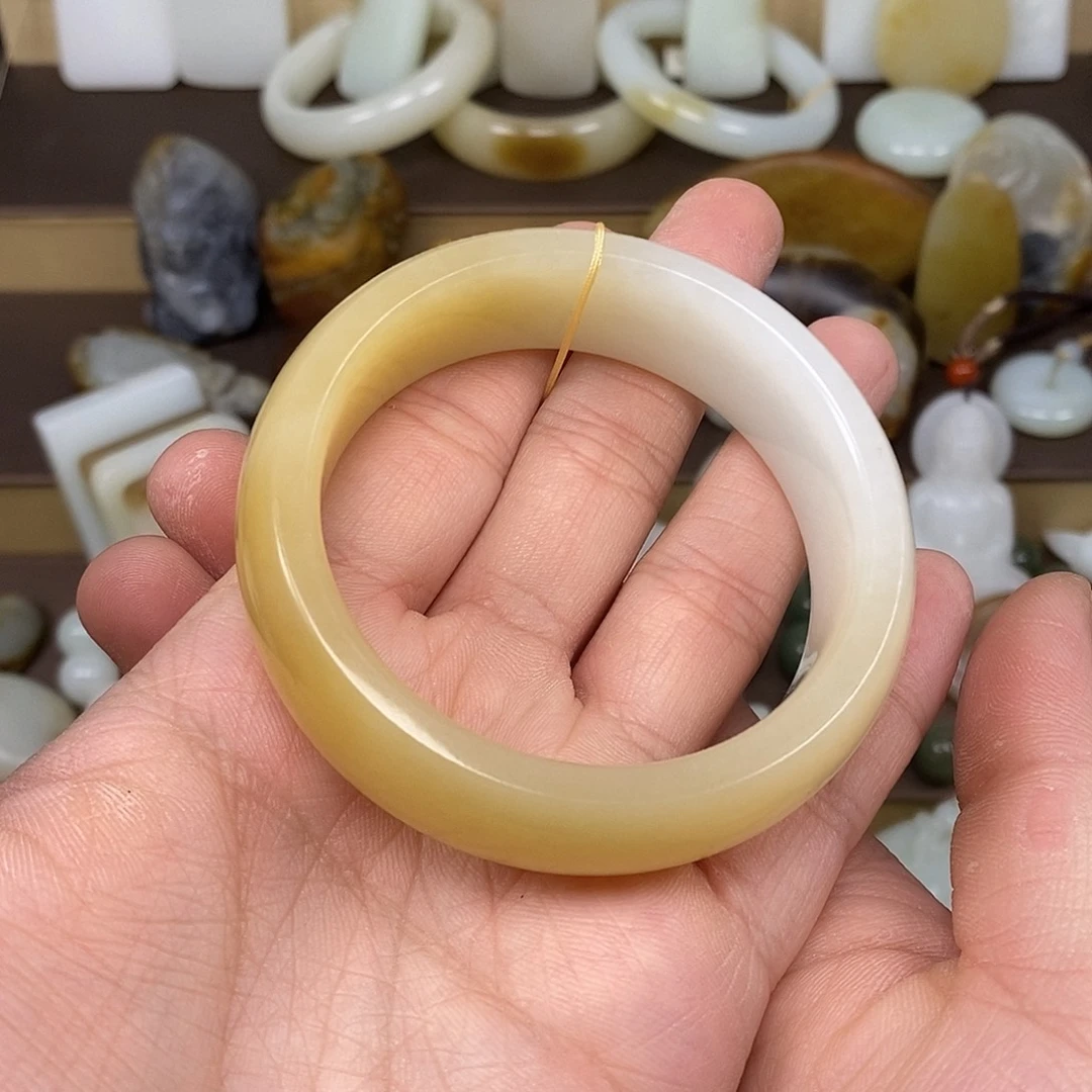 和田玉未镶嵌手镯