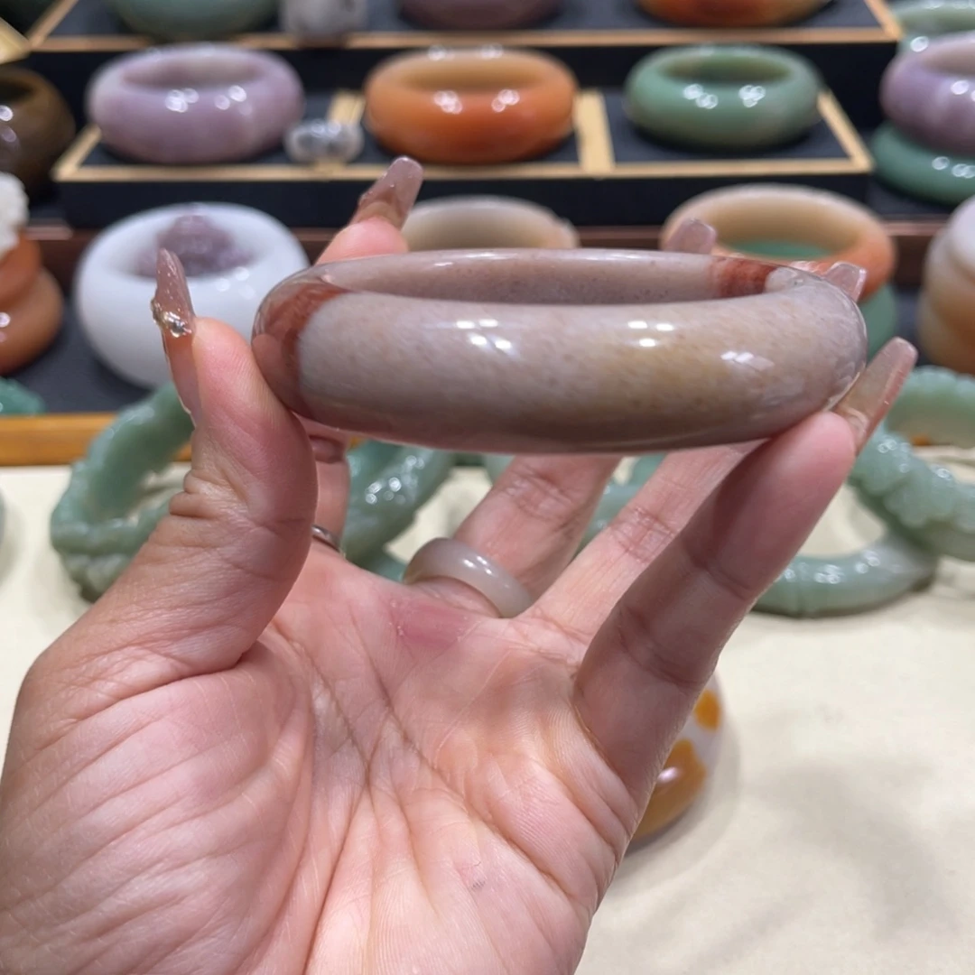 未镶嵌手镯石英岩玉