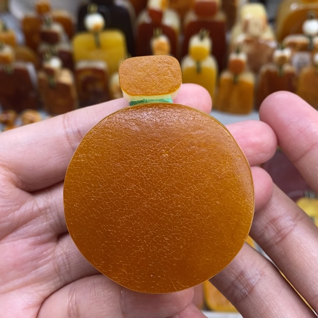 蜜蜡未镶嵌珠宝奇石