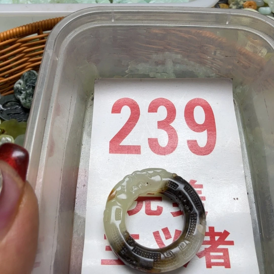 透闪石-蛇纹石玉吊坠未镶嵌