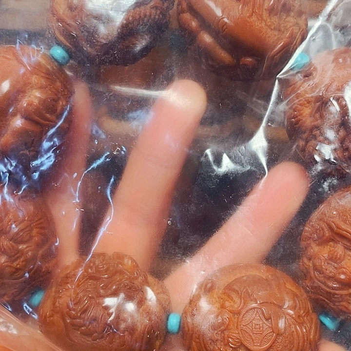 把件橄榄核百****善龙财神手持