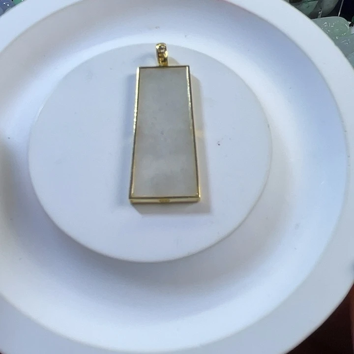 翡翠未镶嵌颈饰无事牌