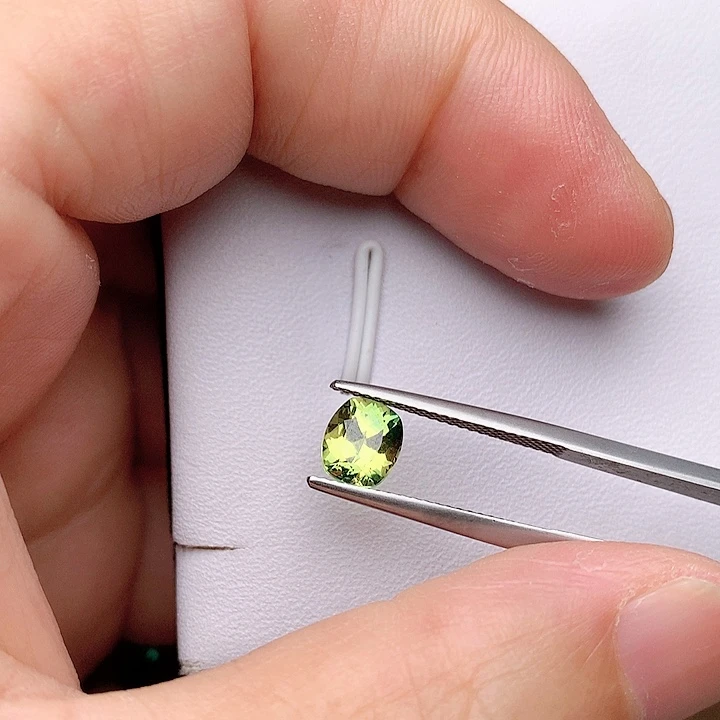 蓝宝石裸石未镶嵌