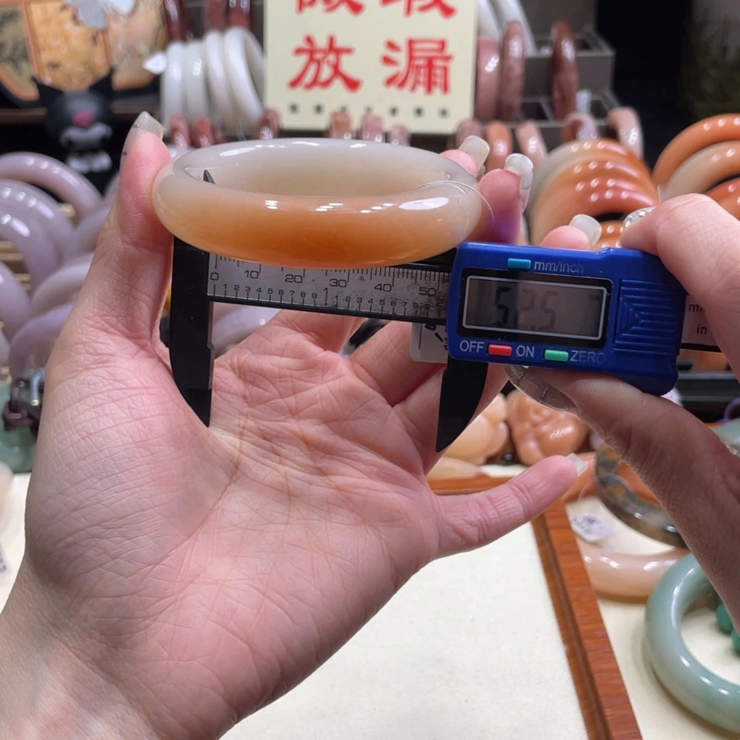 未镶嵌手镯石英质玉