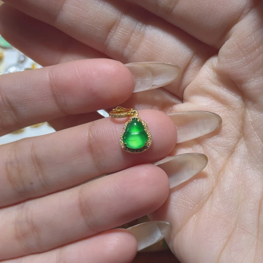 【闪购商品】颈饰18K金镶嵌翡翠