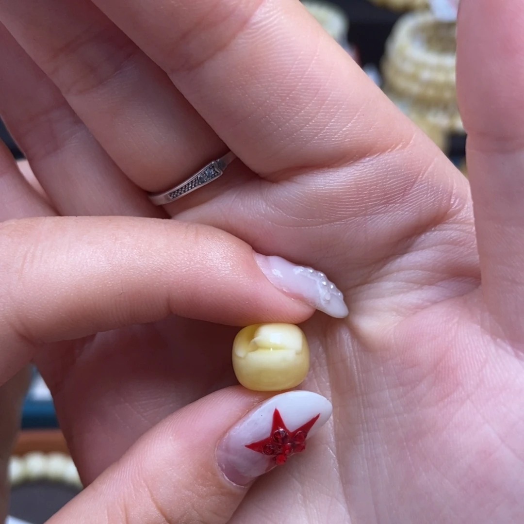 蜜蜡未镶嵌珠宝奇石10.2