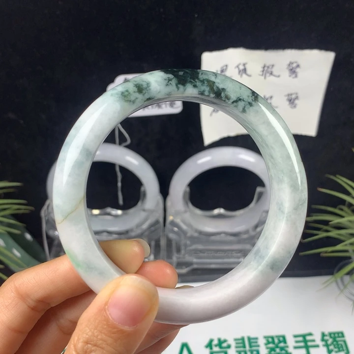 翡翠未镶嵌手镯57号。 61圈