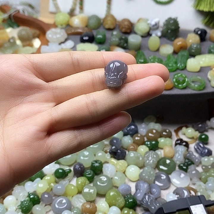 未镶嵌和田玉挂件貔貅