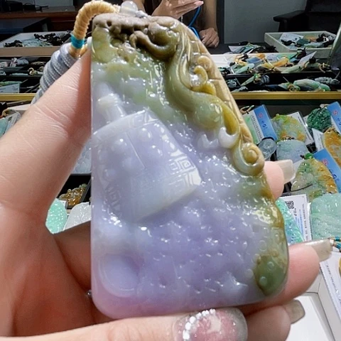 颈饰未镶嵌翡翠一个