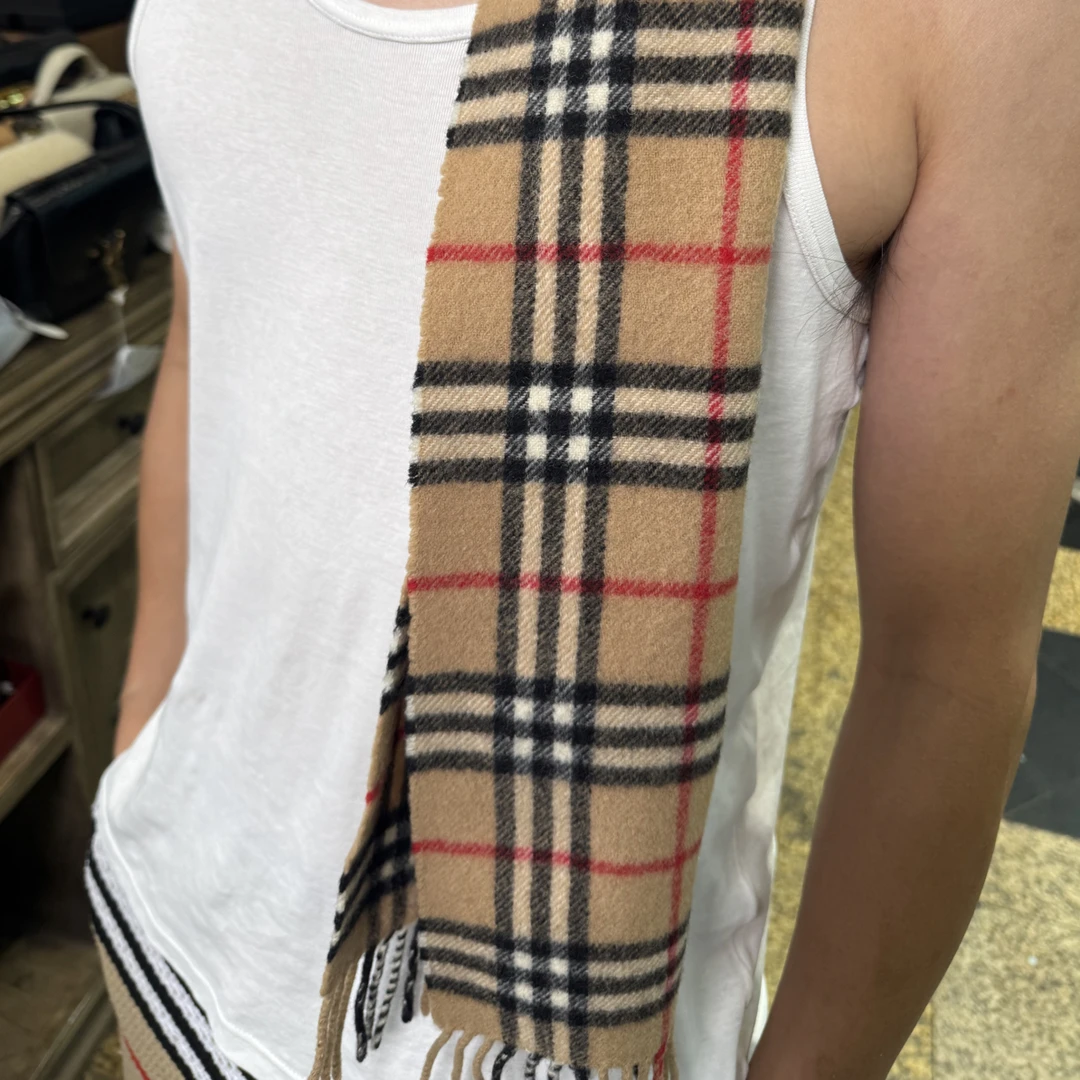 95新 BURBERRY/博柏利 bby经典饼干色羊毛围巾