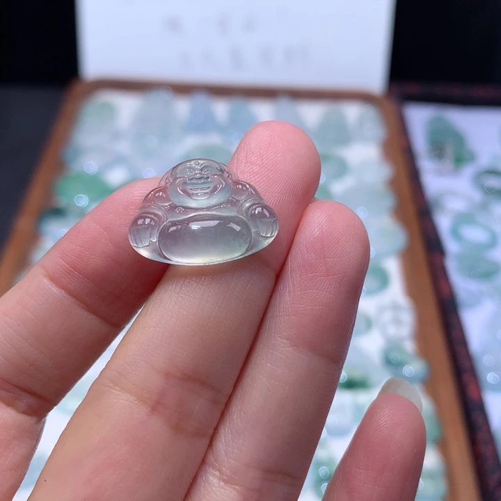 颈饰未镶嵌翡翠冰种晴底佛公