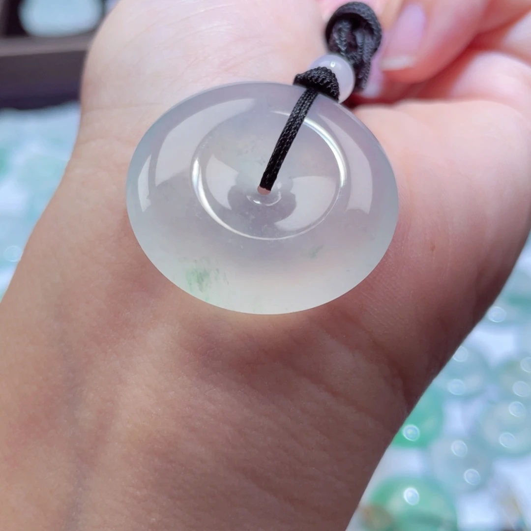 颈饰未镶嵌翡翠平安扣