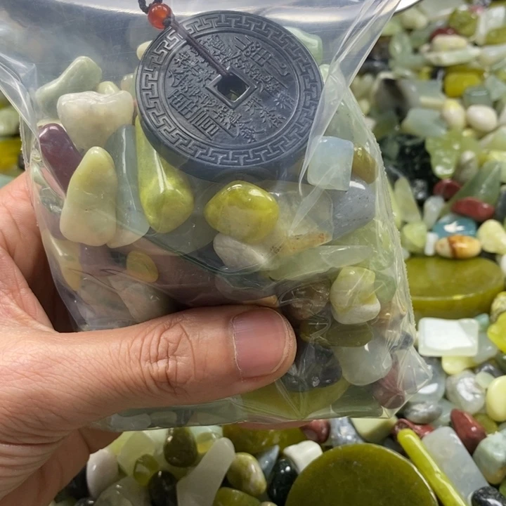 蛇纹石玉鱼缸石未镶嵌