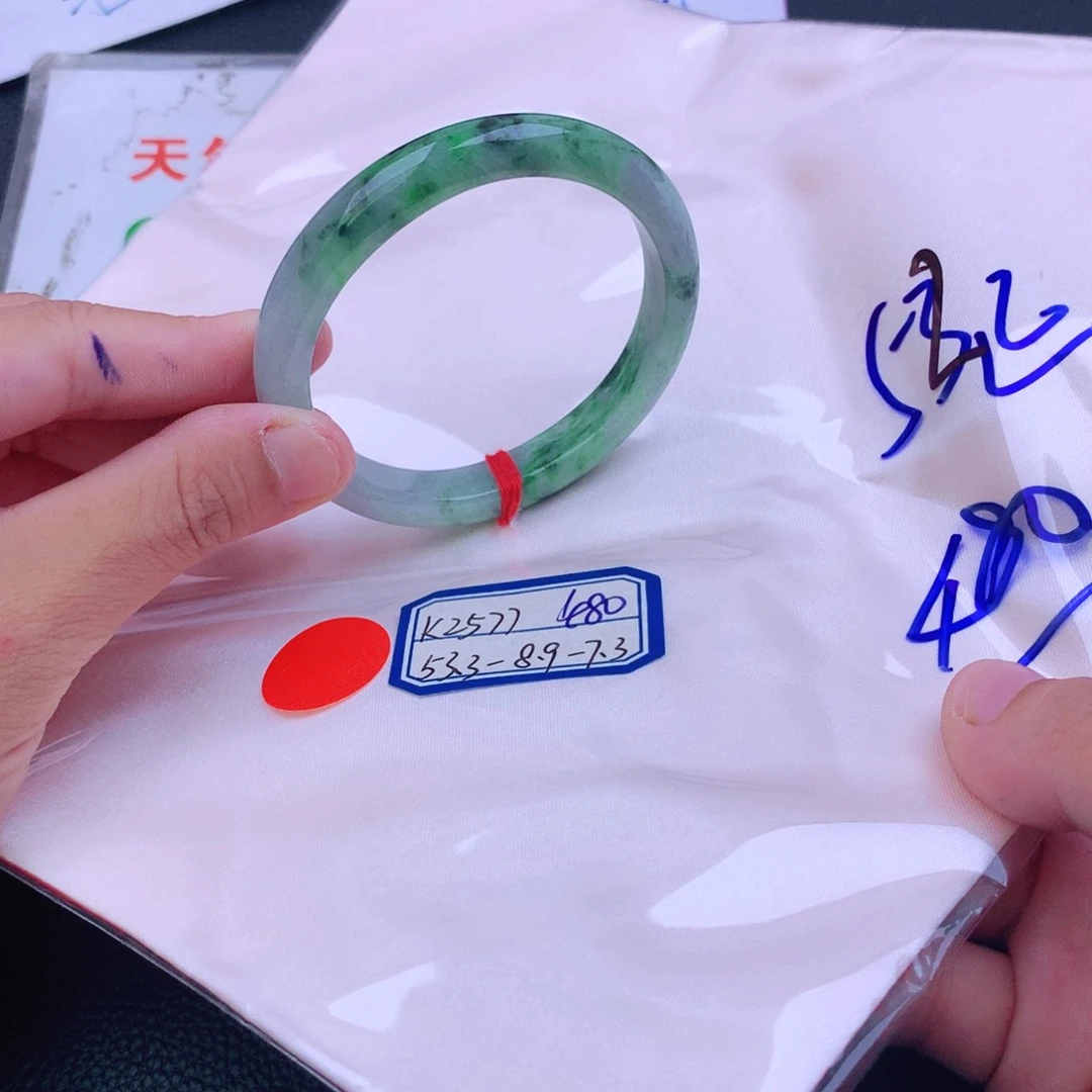 翡翠手镯未镶嵌翡翠