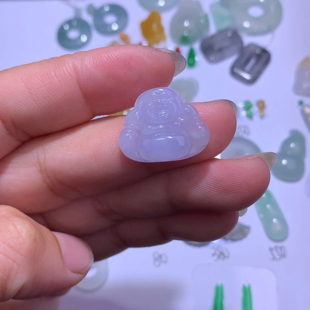 翡翠未镶嵌颈饰佛