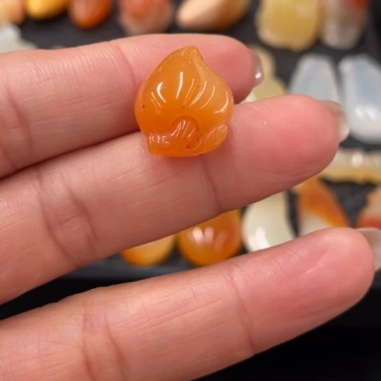 石英质玉（黄龙玉）挂件未镶嵌女**人