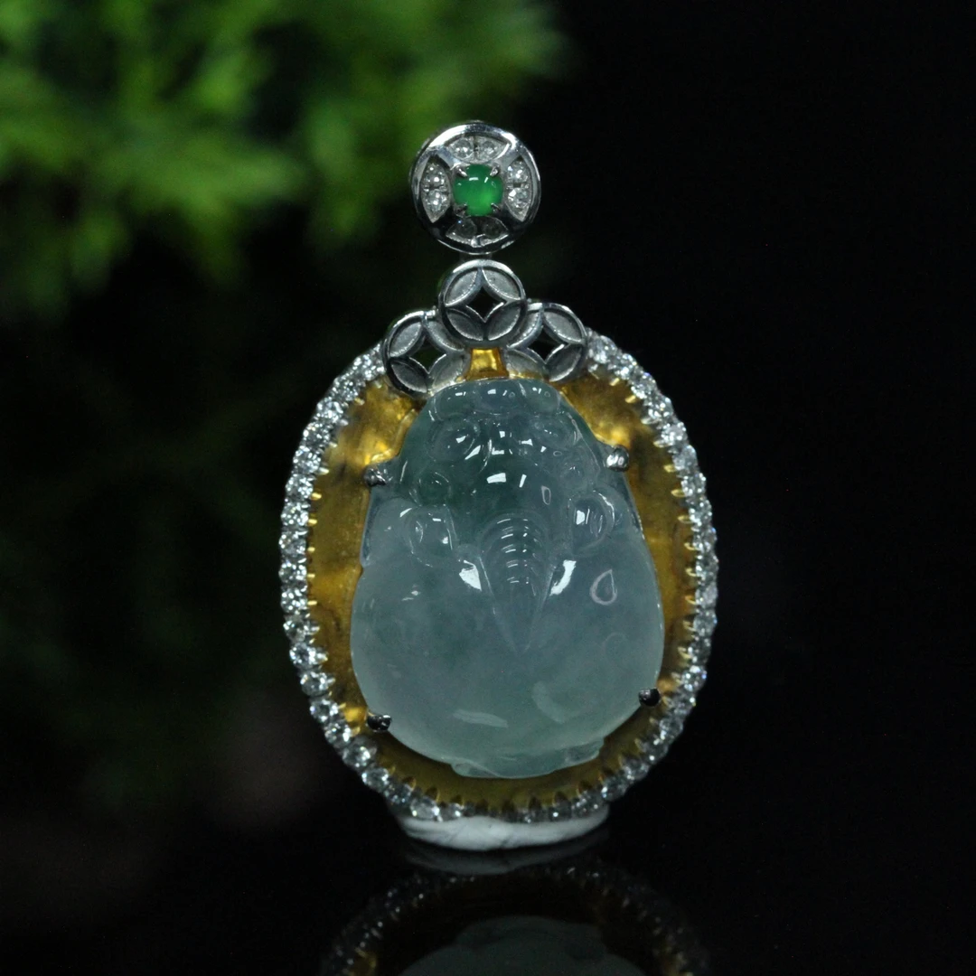 18天然缅甸翡翠A货18K镶飘花祥云齐来金蟾吊坠/01019005/拍卖