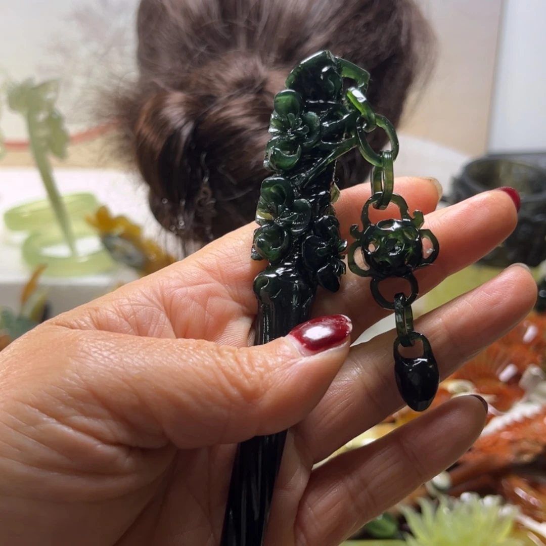 【闪购商品】蛇纹石玉发饰合金糖****猪