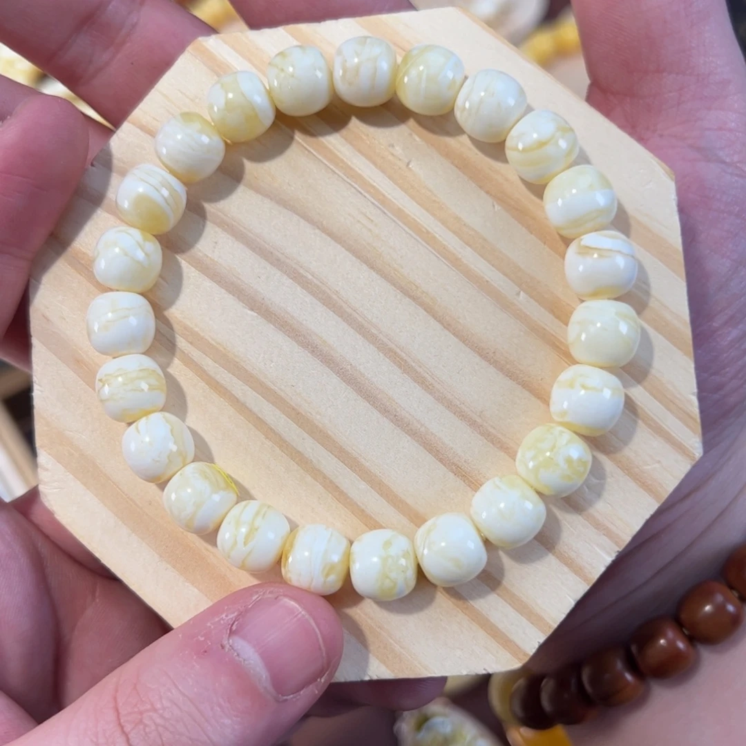 琥珀未镶嵌手串瓷白浓蜡妖9.5mm