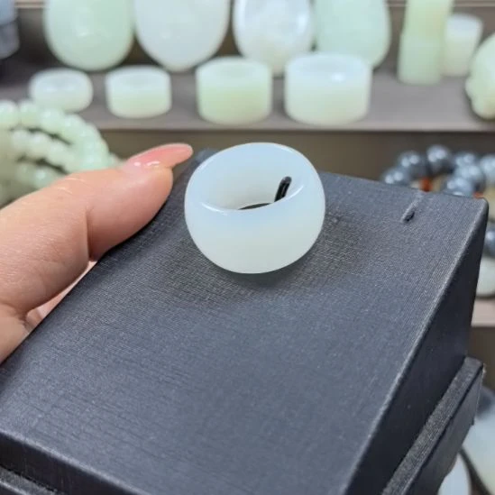 和田玉未镶嵌戒圈