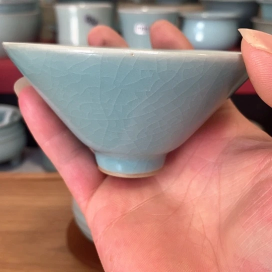 微瑕，汝官窑釉色，斗笠杯