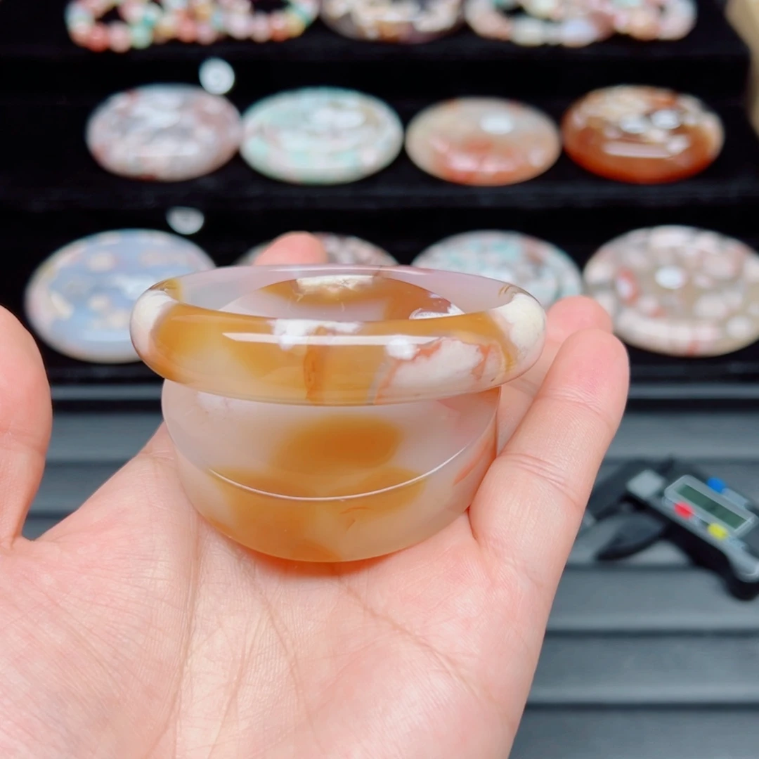 玛瑙/玉髓手镯未镶嵌62