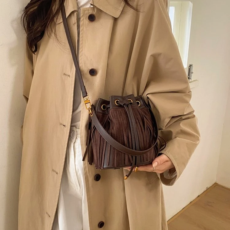 新款百搭通勤包包韩版纯色小众斜挎包小个子大容量单肩斜挎水桶包