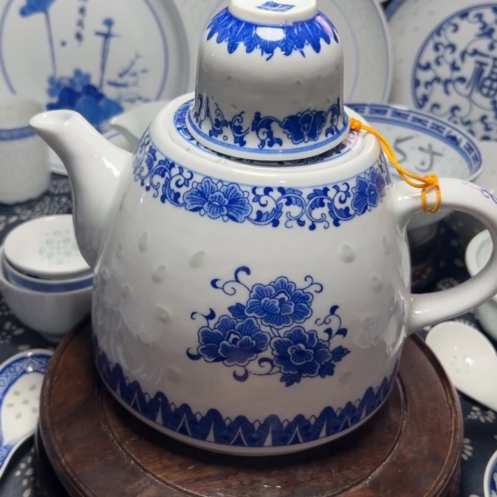 青花玲珑牡丹茶壶5个茶杯