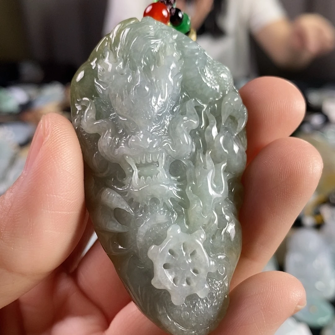颈饰未镶嵌翡翠龙牌
