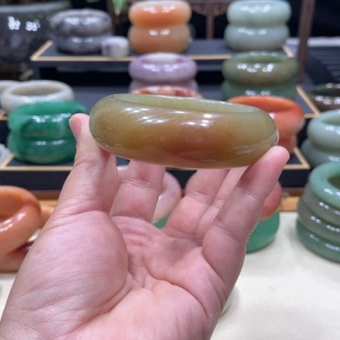 未镶嵌手镯石英质玉