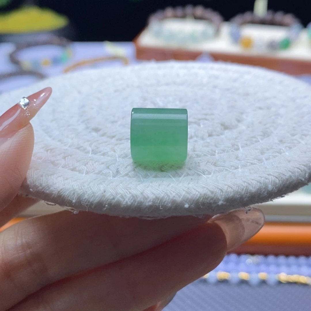 修***师翡翠未镶嵌颈饰翡翠冰甜阳绿桶珠