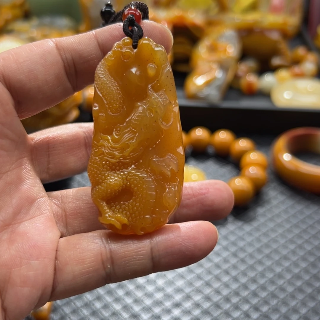 颈饰未镶嵌石英质玉