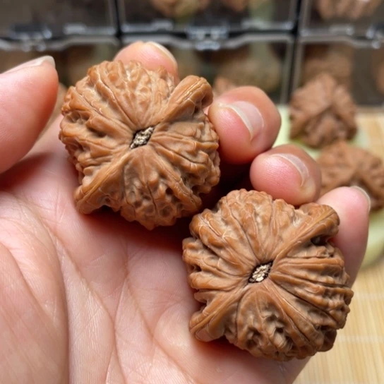 【闪购商品】吊坠文玩核桃血麒麟………