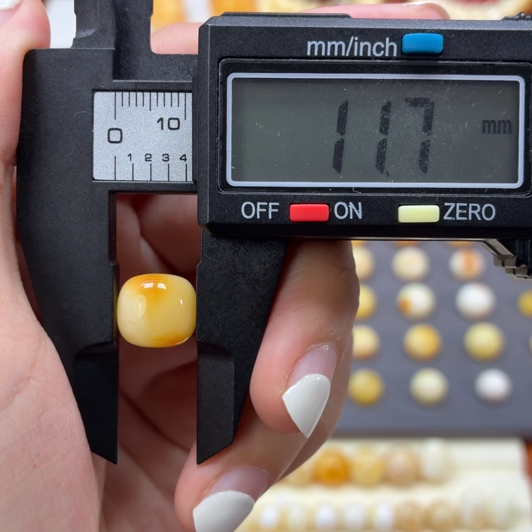 琥珀未镶嵌裸石焦皮老型11.7mm