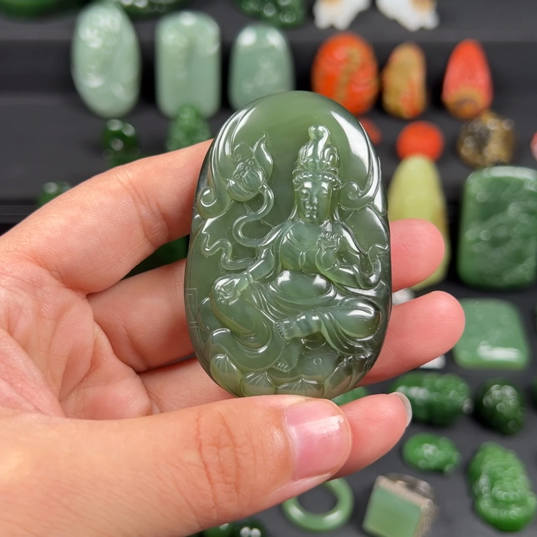 颈饰未镶嵌和田玉（碧玉）