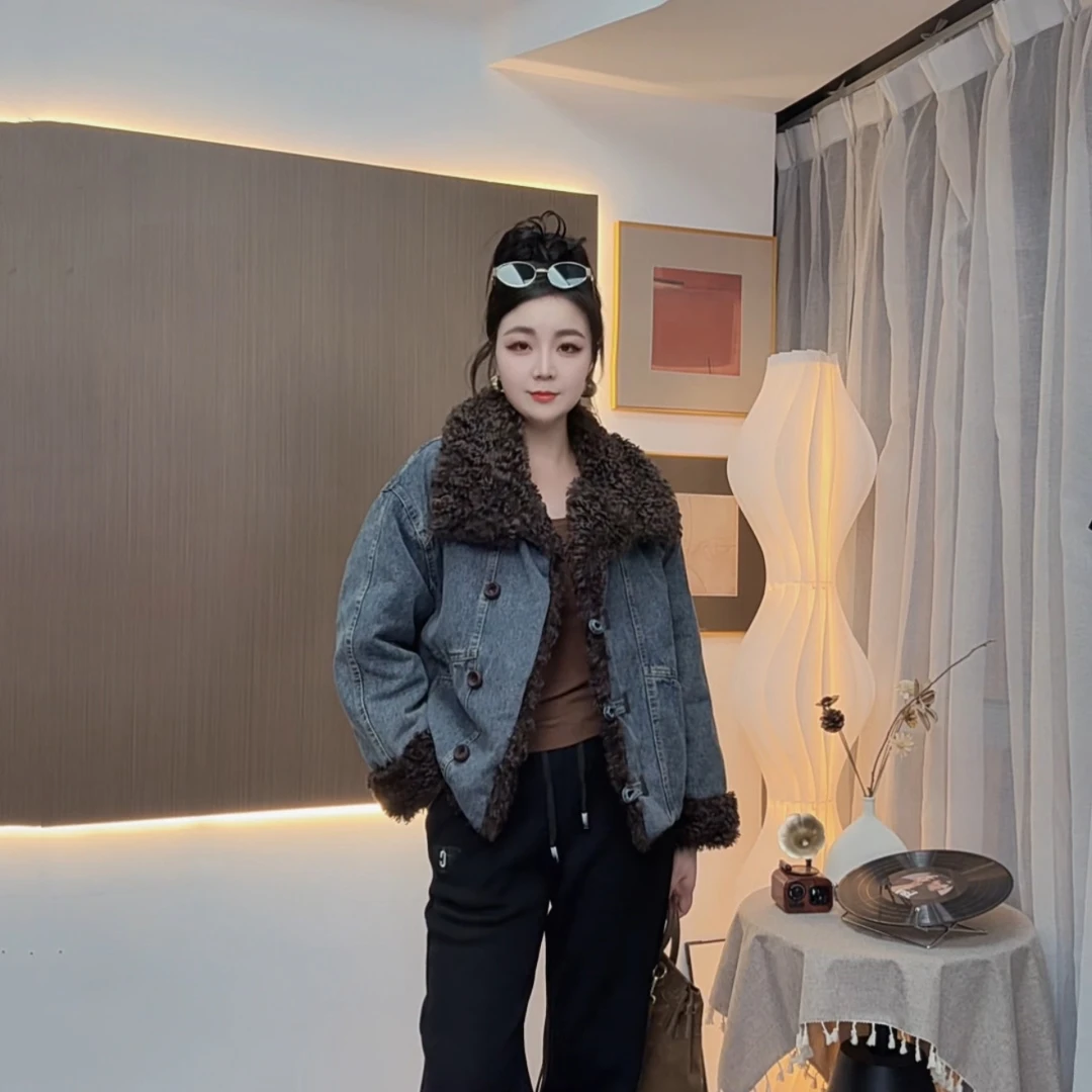 欧货冬季新款休闲加绒加厚保暖上衣翻领拼接羊羔毛牛仔外套女